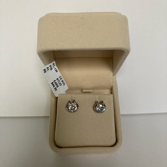 NWT Cubic Zirconia Stud Earrings - Picture 2 of 3